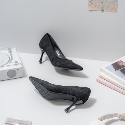 Monochrome Stiletto Heel 单色细跟款