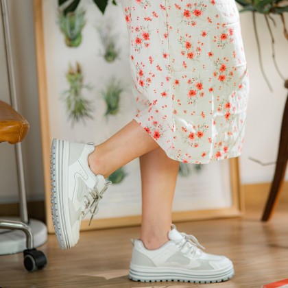 Milky Heightened Sneakers 奶白加高款