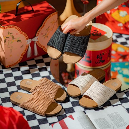 Perforated Suede Sandals 缕空套脚款