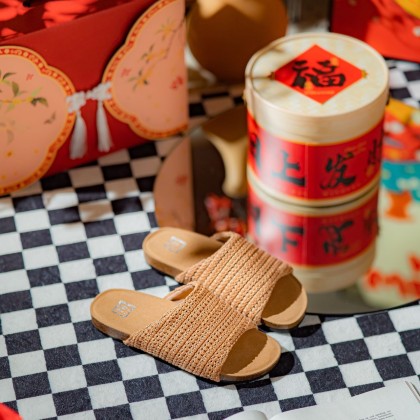 Perforated Suede Sandals 缕空套脚款